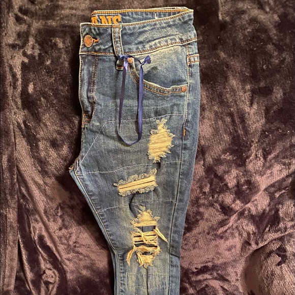 VIP JEANS - Picture 1 of 5